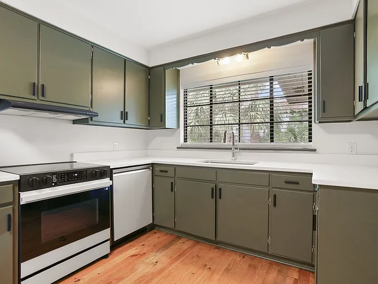 404 Gordonston Ave — Photo 6