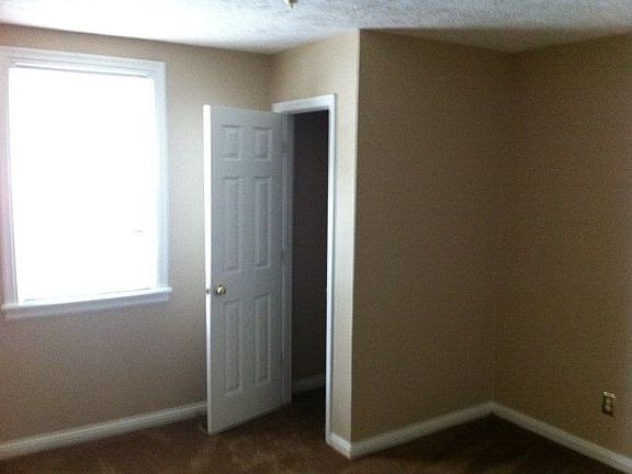 4th image of 112 Iroquois St