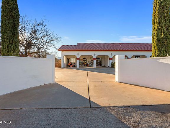 3rd image of 4654 S SAN PEDRO Avenue