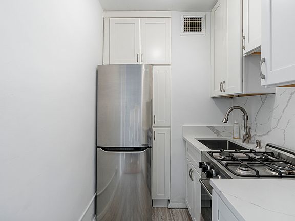 3rd image of 201 E 37th St APT 5F