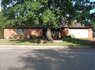824 Pin Oak Ter, Jefferson City, MO 65109