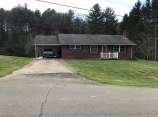 174 Eastview St, Galax, VA 24333
