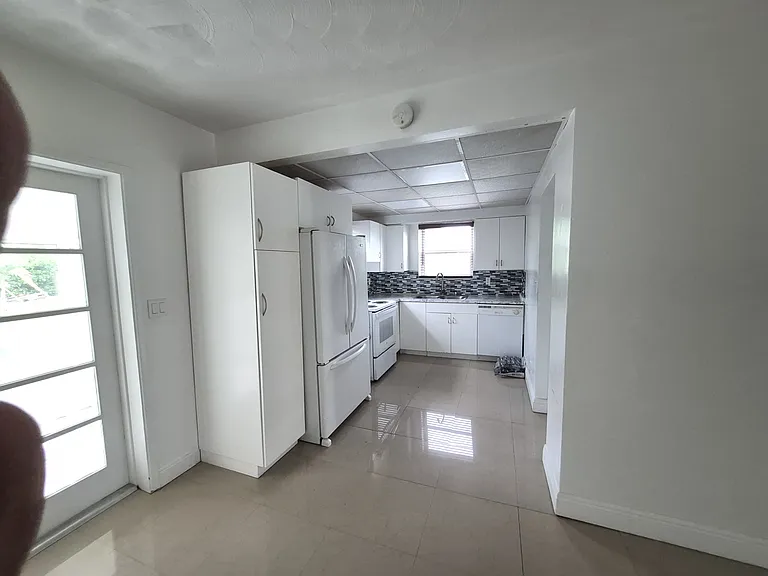 2420 Harding St — Photo 3