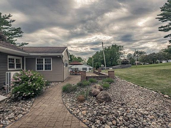 5th image of 109 Golf Course Rd