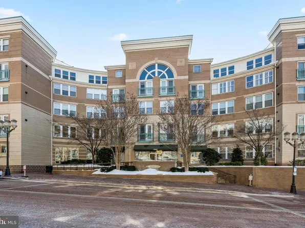 12001 Market St APT 266, Reston, VA 20190