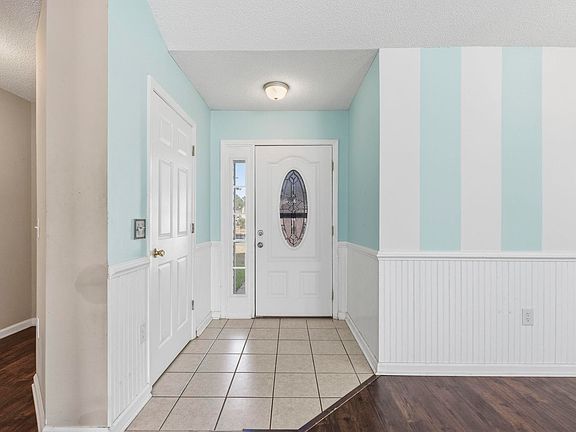 4th image of 8224 Autumn Pond Ct.