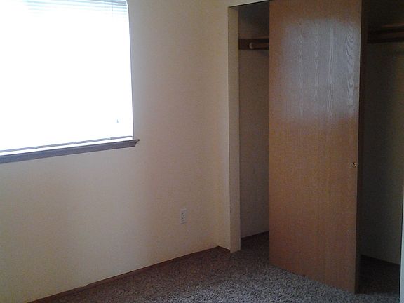 5th image of 1902 N Walnut St APT 3B