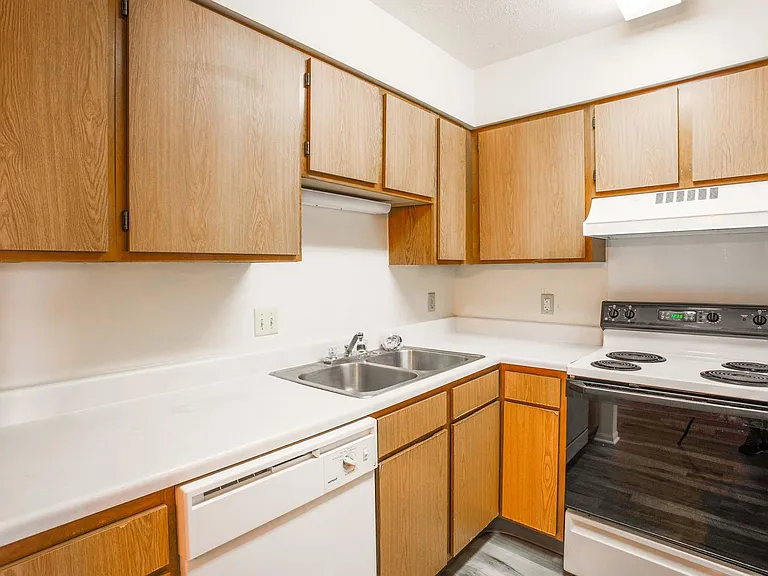 Port Crossing Apartments — Photo 75