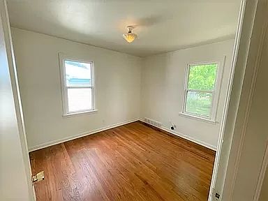4th image of 607 E Empire Ave