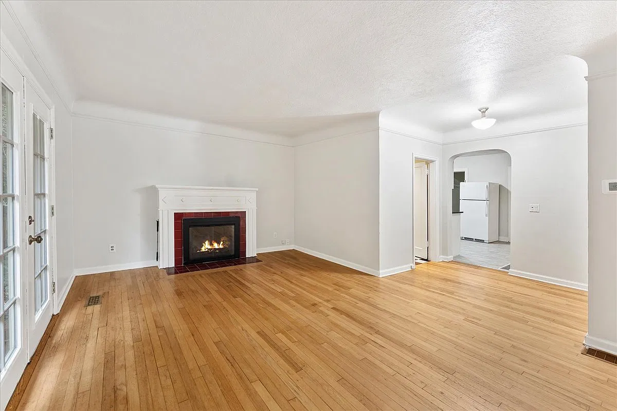 2 bed, 853 sqft, $2,500 — Photo 2