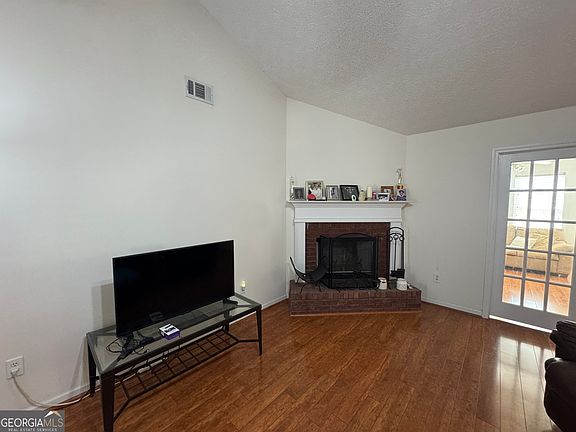 5th image of 36 Windcrest Ter