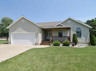 707 Tulip Dr, Three Oaks, MI 49128