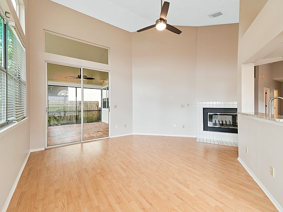 4th image of 2727 Grantham Ct