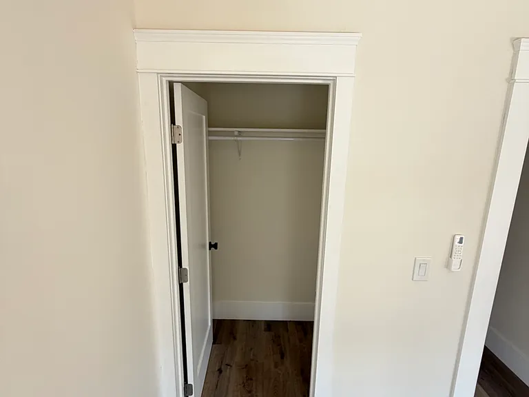 422 E Walnut St — Photo 7