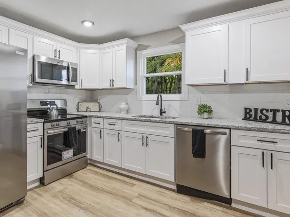 841 Chicopee St, Chicopee, MA 01013