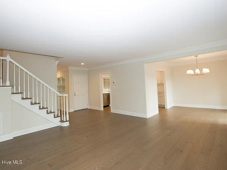 131 Racquet Ln — Photo 7
