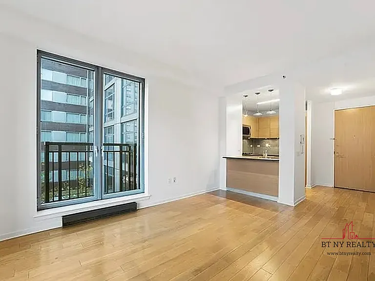310 W 52nd St #5G — Photo 4