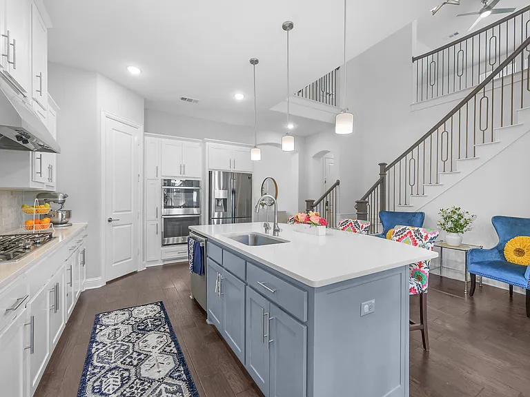 731 Drummond Dr — Photo 9