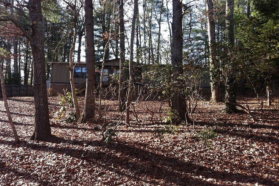 1st image of 20 Woodscape Dr