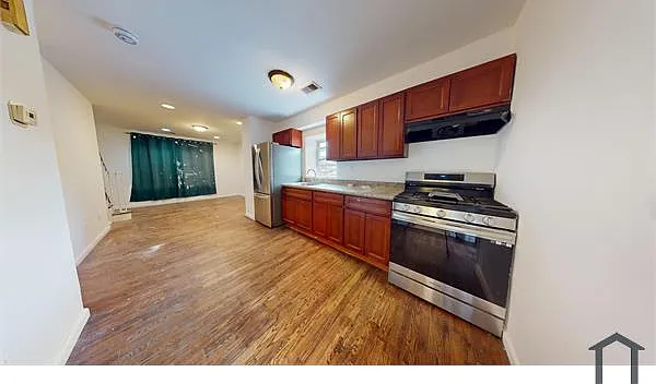4 bed, $3,850 — Photo 1