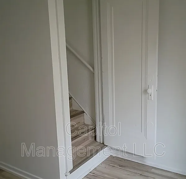 316 W Saginaw St #1/2 — Photo 6