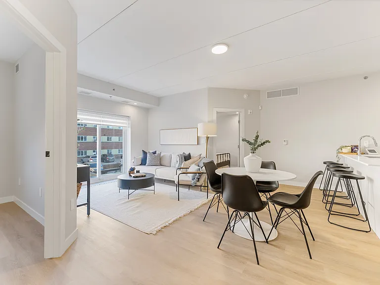 2140 Portage Ave — Photo 3