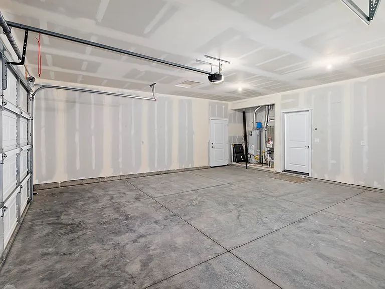 928 Crestview Dr — Photo 15