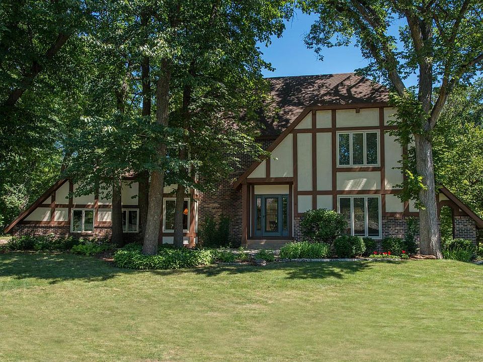 1st image of 8938 Hidden Oaks Dr