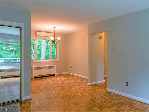 3rd image of 10307 Montrose Ave APT 102