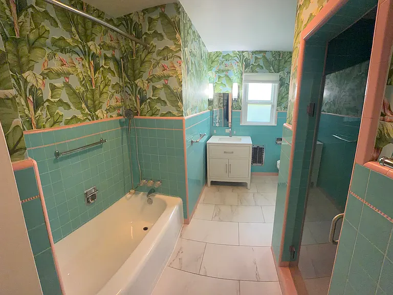 1221 S Curson Ave — Photo 28