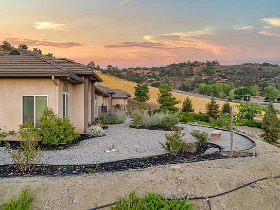 5th image of 26551 Cumberland Rd