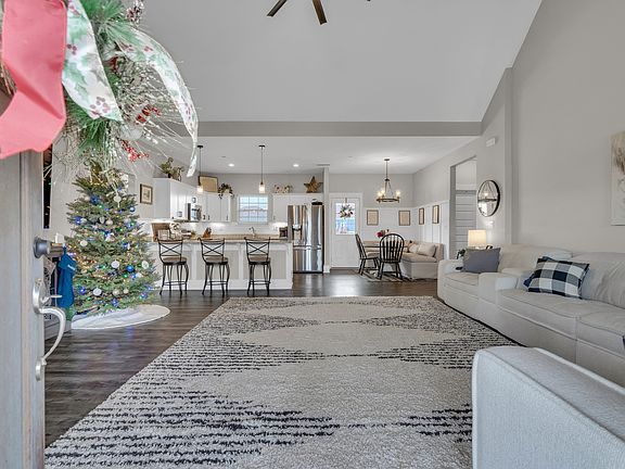 4th image of 1217 Leaf Ln