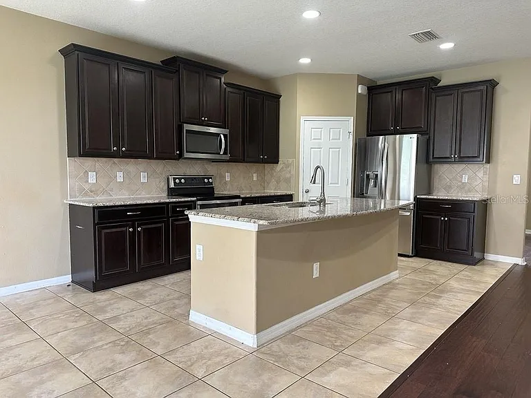 3034 Winglewood Cir — Photo 2