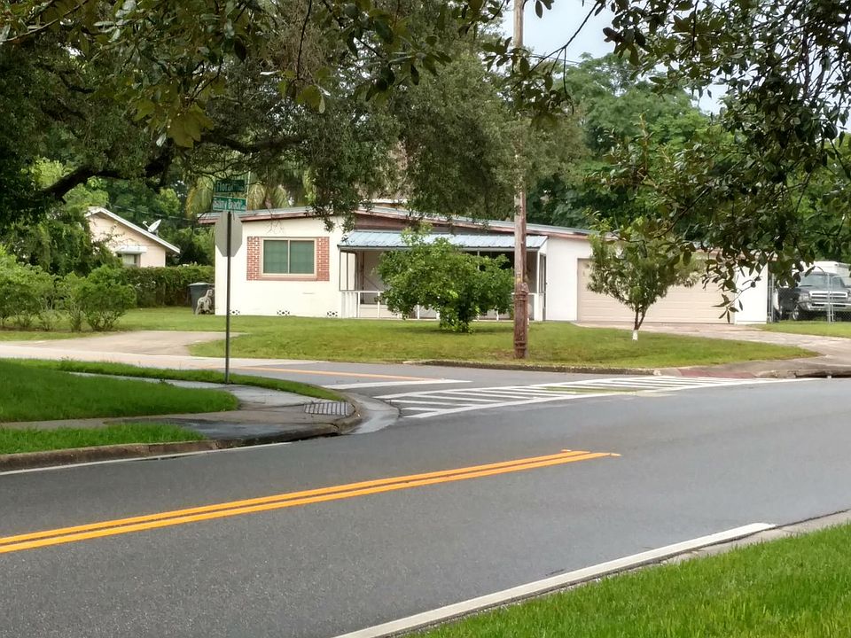 2nd image of 2941 Floral Way
