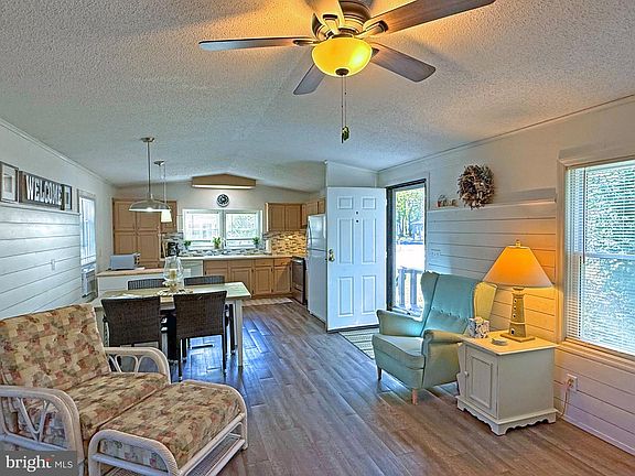 3rd image of 30947 Oakwood Rd