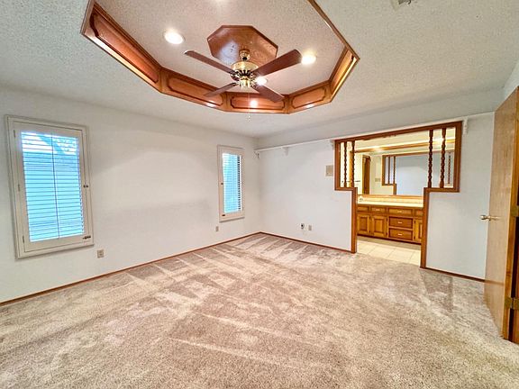 5th image of 9708 Oxford Ave
