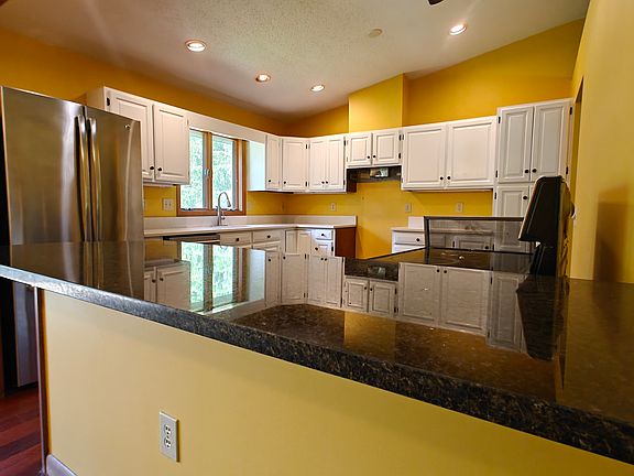 4th image of 27 Highgate Cir