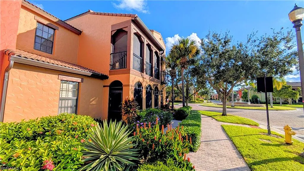 2 bed, 2.0 bath, 1225 sqft, $7,500 — Photo 4