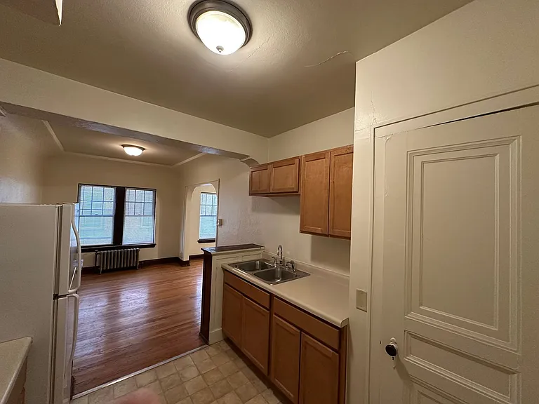 4480 N Oakland Ave — Photo 17
