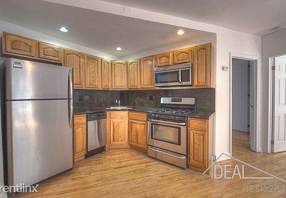 3rd image of 395 2nd St #1793548
