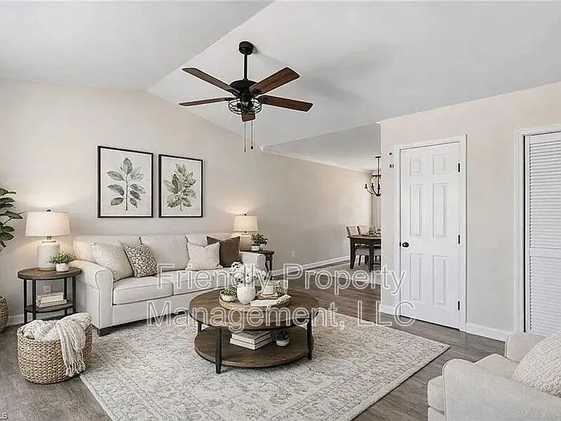 3 bed, 2.0 bath, 1120 sqft, $1,695 — Photo 4