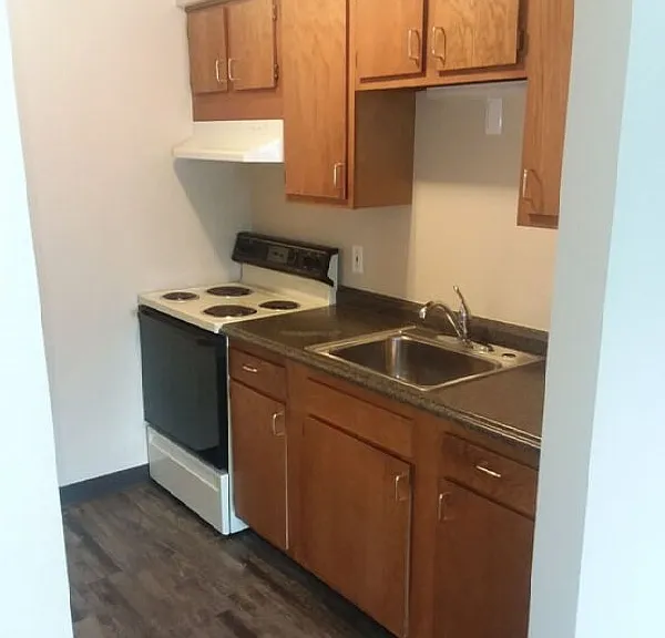 858 8th St SE — Photo 6