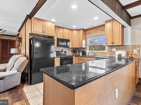3rd image of 58 Nearwood Ln