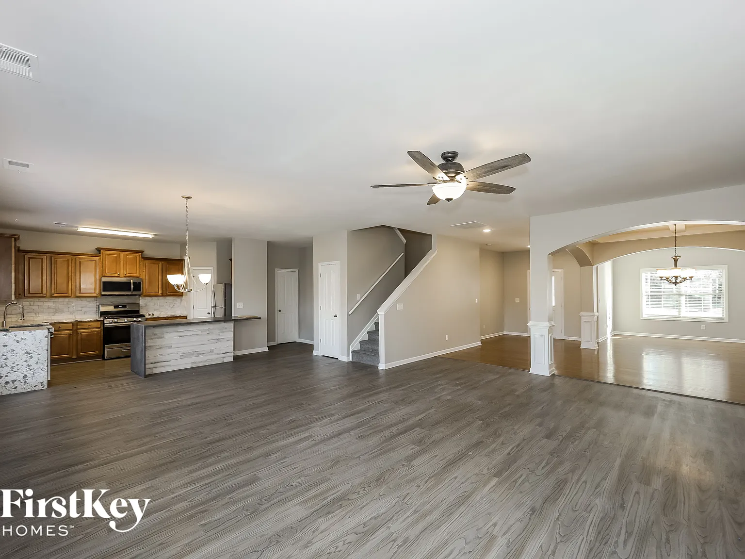 5 bed, 3.5 bath, 3215 sqft, $2,910 — Photo 3