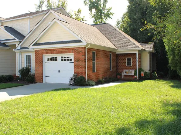 206 Edgewood Cir, Halifax, VA 24558