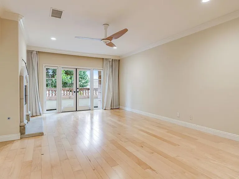 5370 Renaissance Ave — Photo 14