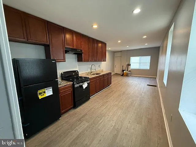 440 Henry St — Photo 13