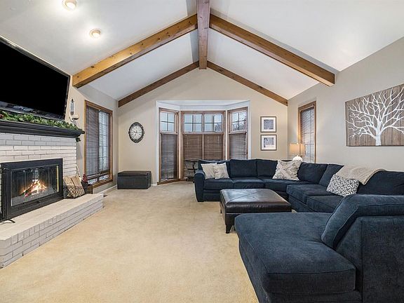 4th image of 9748 Normandy Dr