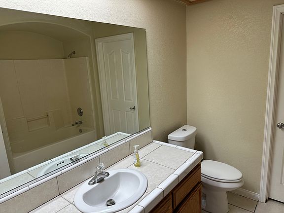 5th image of 10801 Cypress Ave