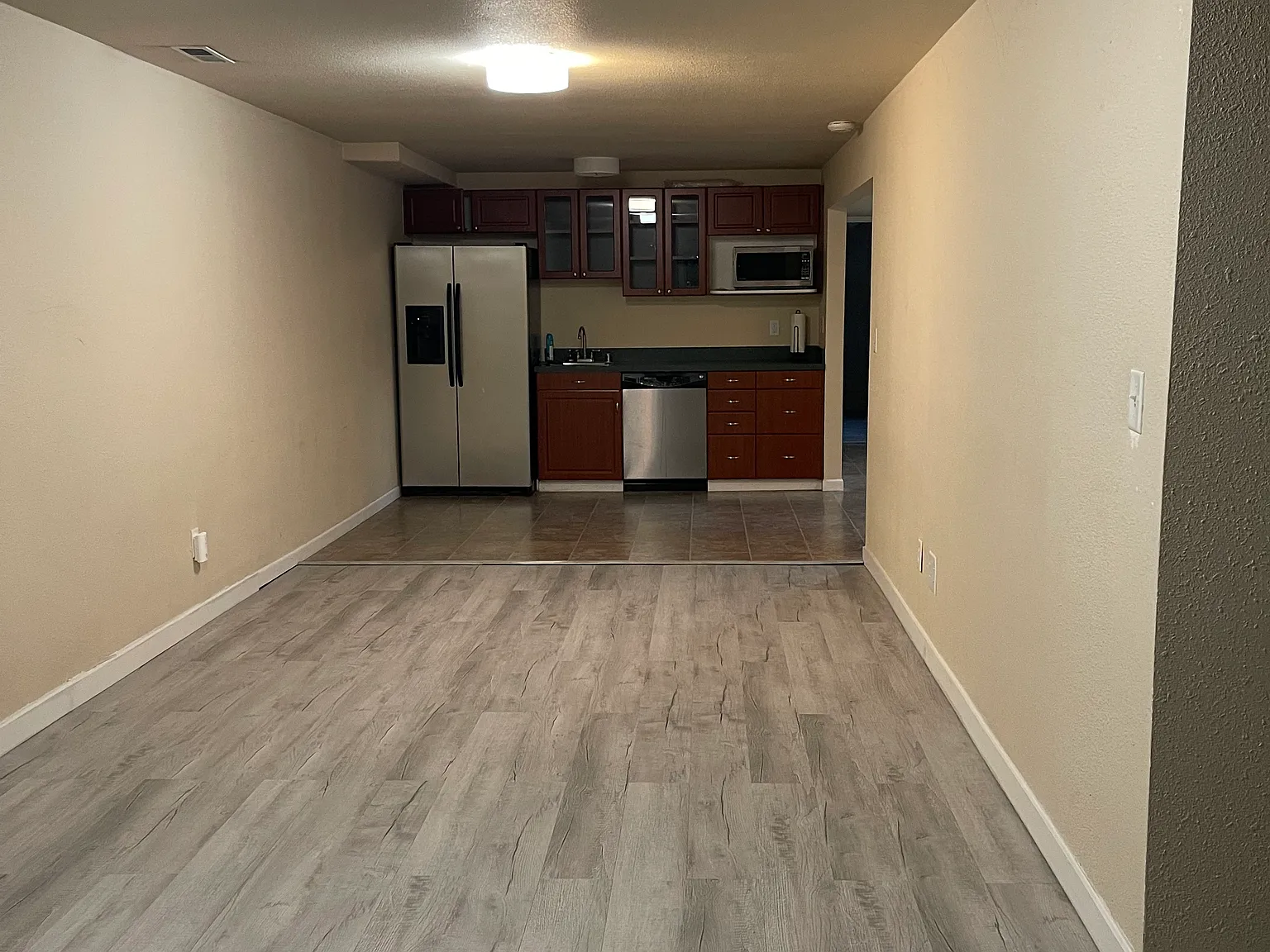 1 bed, 1300 sqft, $1,800 — Photo 2